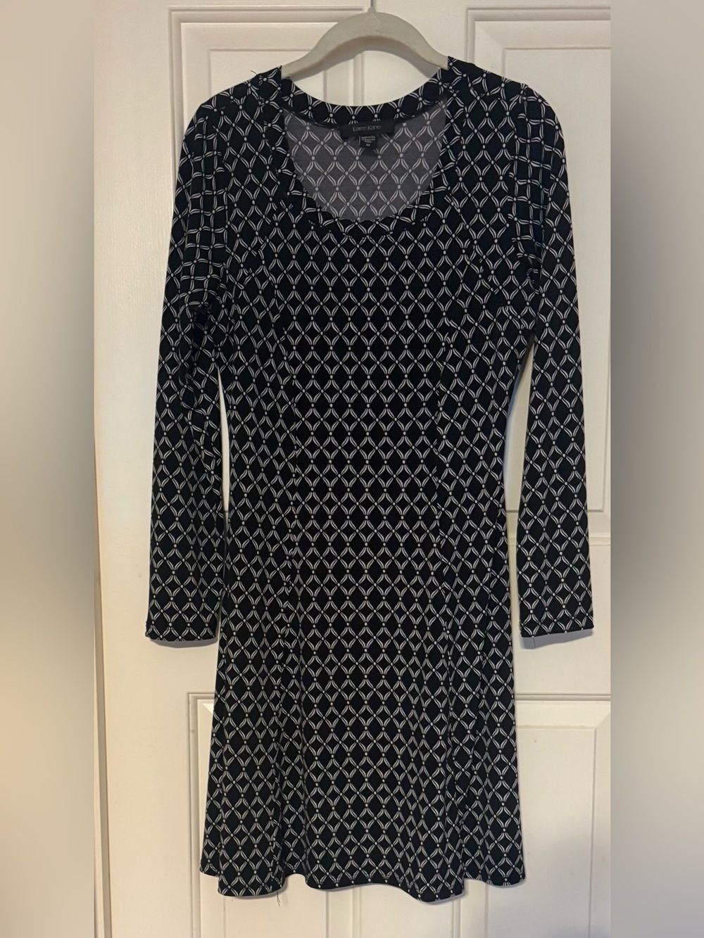 Karen Kane Women’s Black Geometric Long-Sleeve Princess Seamed Dress Medium